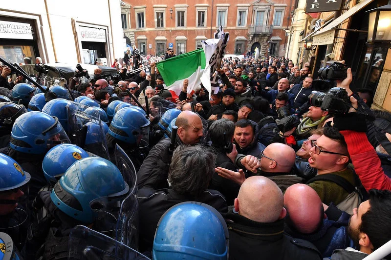 Protesti taksista u Rimu
